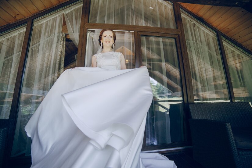 Cómo están evolucionando los vestidos de novia este 2025